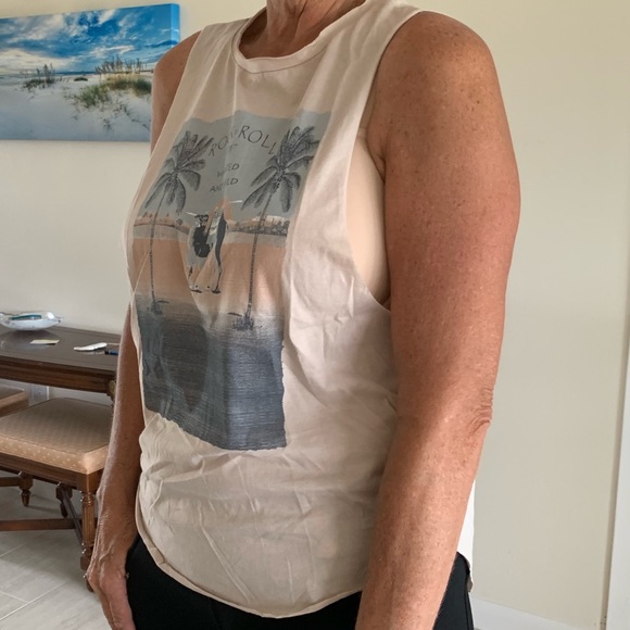 NWT - Adorable sleeveless t-shirt - Picture 2 of 4